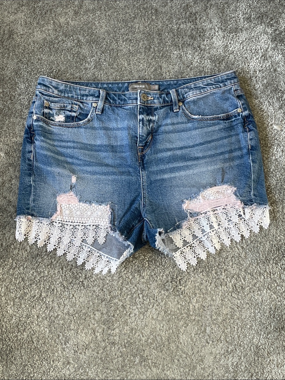 EC Torrid Medium Wash Denim Shorts with Lace Trim - Size 16